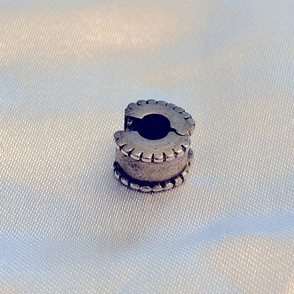 PANDORA SILVER Beveled Edge Clip Charm